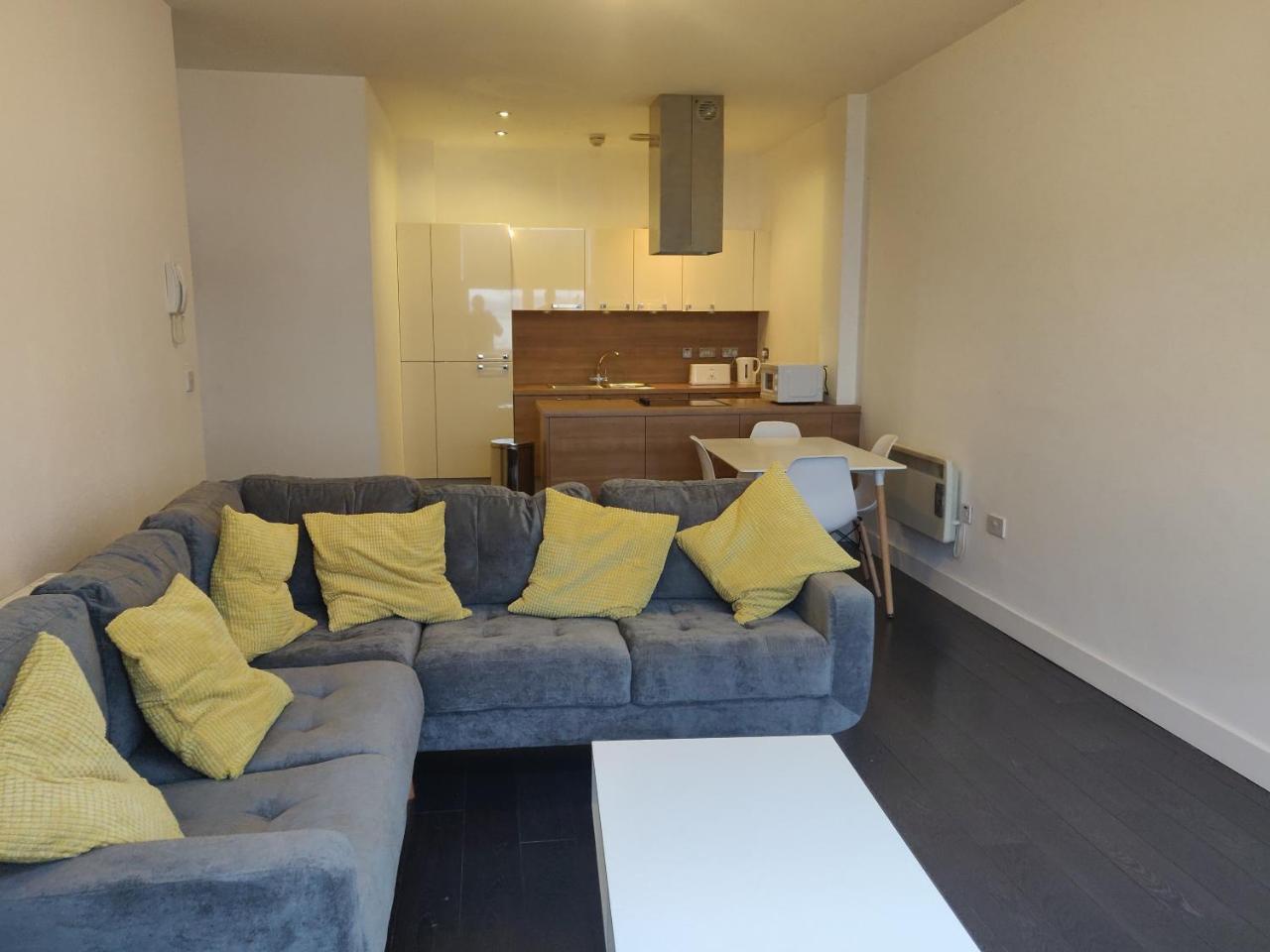Canal Side Apartment By Serviced Living Liverpool Exteriör bild